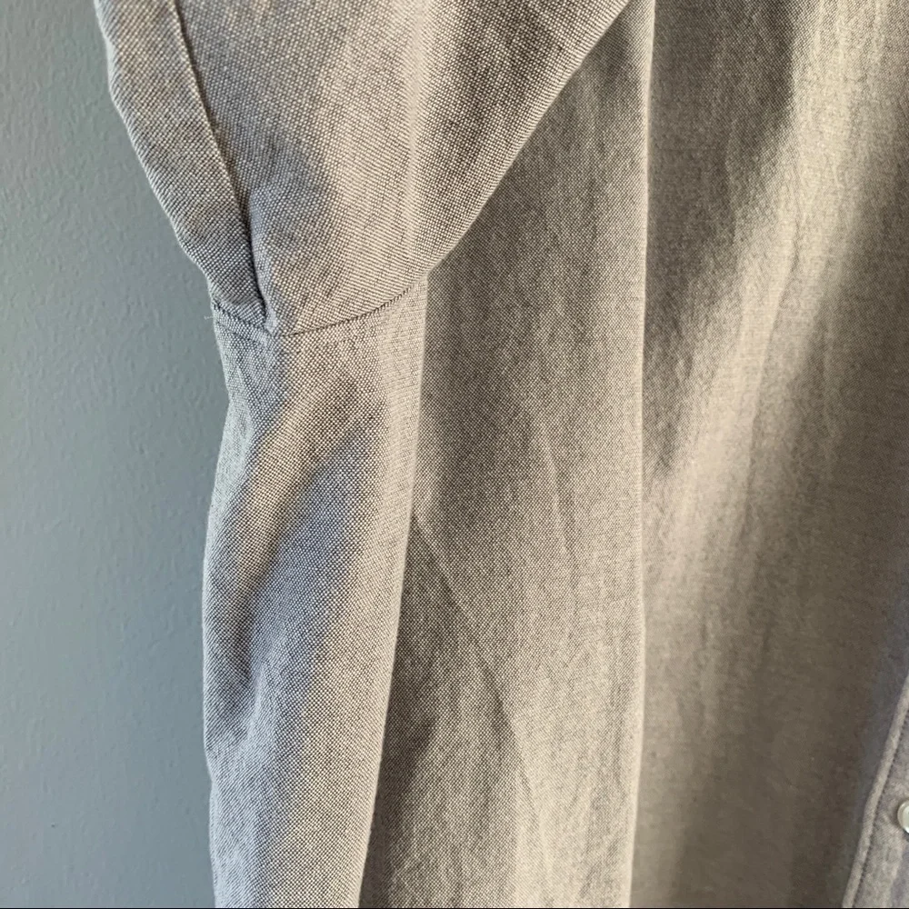 Under Armour Size 2XL Gray Top Loose Fit Long Sleeve Button Down Shirt HeatGear - Picture 9 of 11